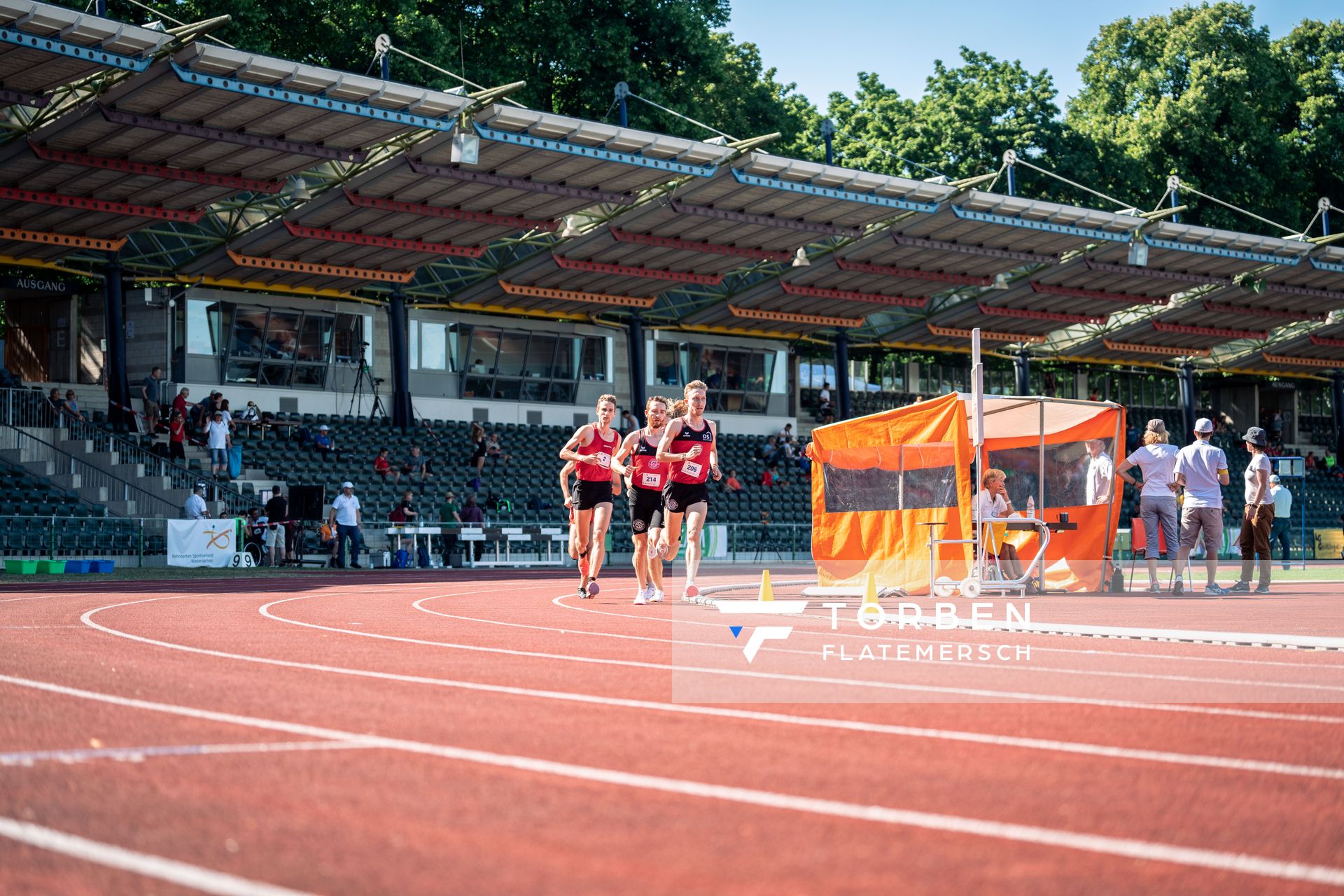 Felix Nadeborn (LG Osnabrueck), Robin Zernick (LG Osnabrueck), Felix Wendler (ATS Buntentor Bremen) am 02.07.2022 waehrend den NLV+BLV Leichtathletik-Landesmeisterschaften im Jahnstadion in Goettingen (Tag 1)